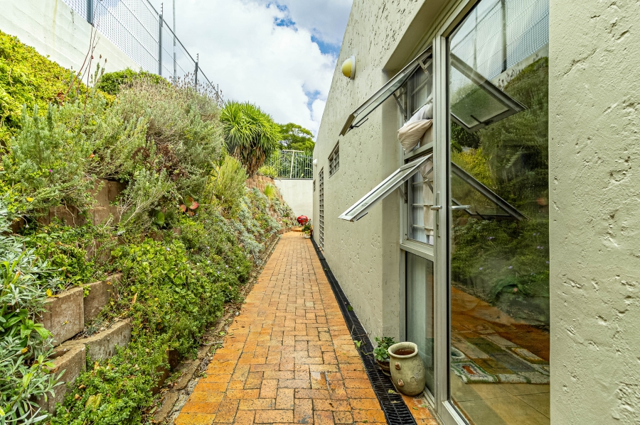 0 Bedroom Property for Sale in Sea Point Western Cape